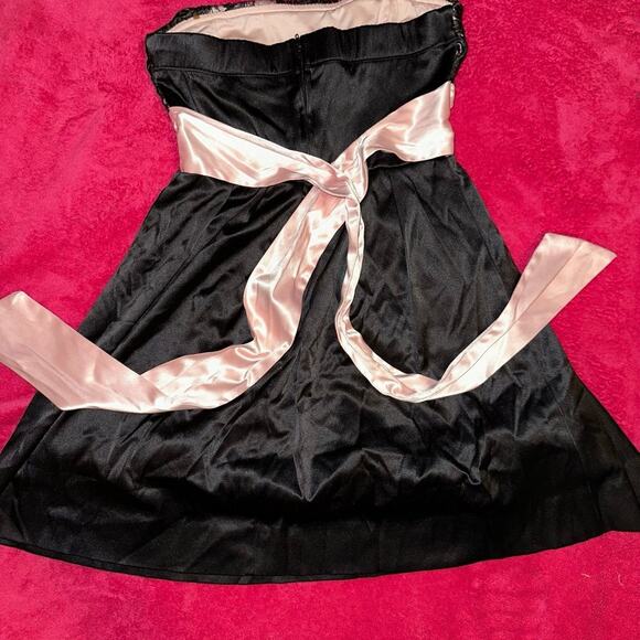 Short Black Dress with Satin Ribbon. - Picture 5 of 6